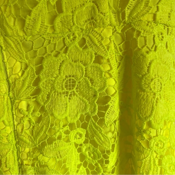 Electric yellow lace dress - Picture 3 of 4